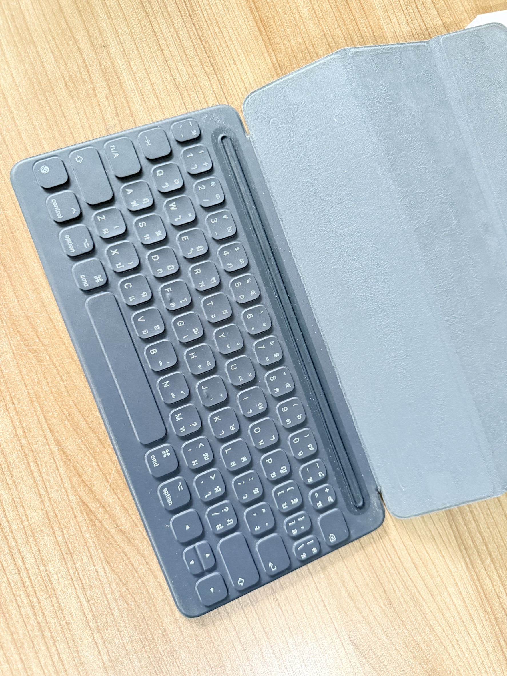 Apple iPad Smart Keyboard MPTL2TH/A Model A1829
