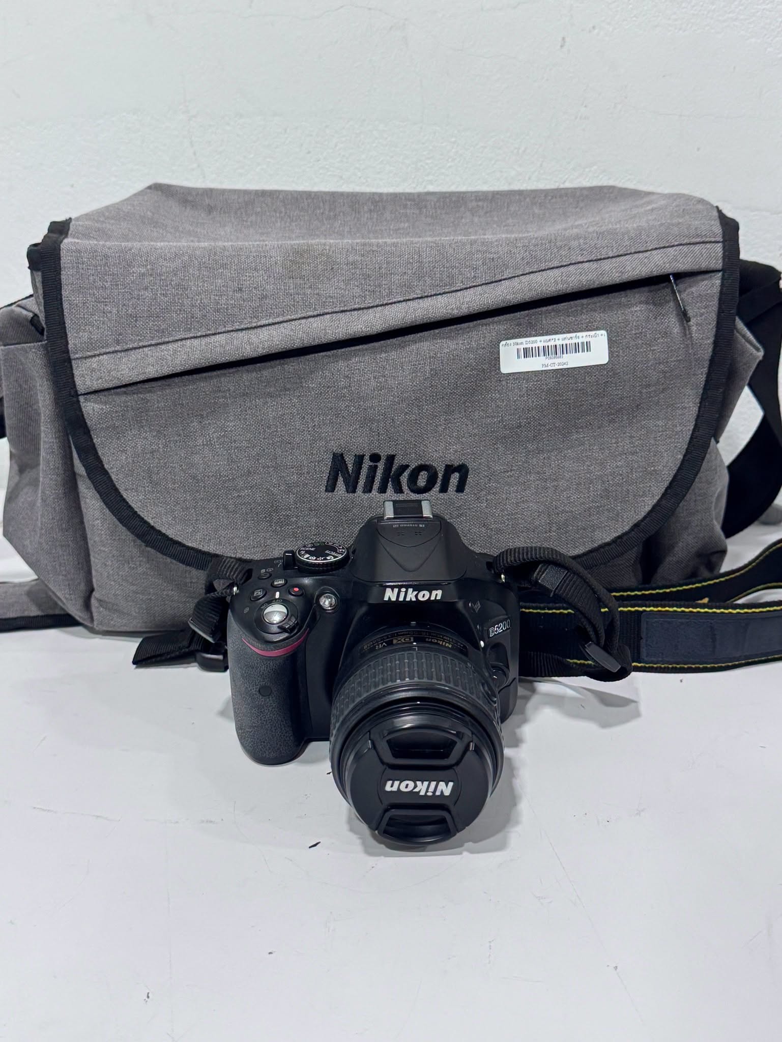 กล้อง Nikon D5200 พร้อมเลนส์ Nikon 18-55mm และอุปกรณ์เสริม มือสอง