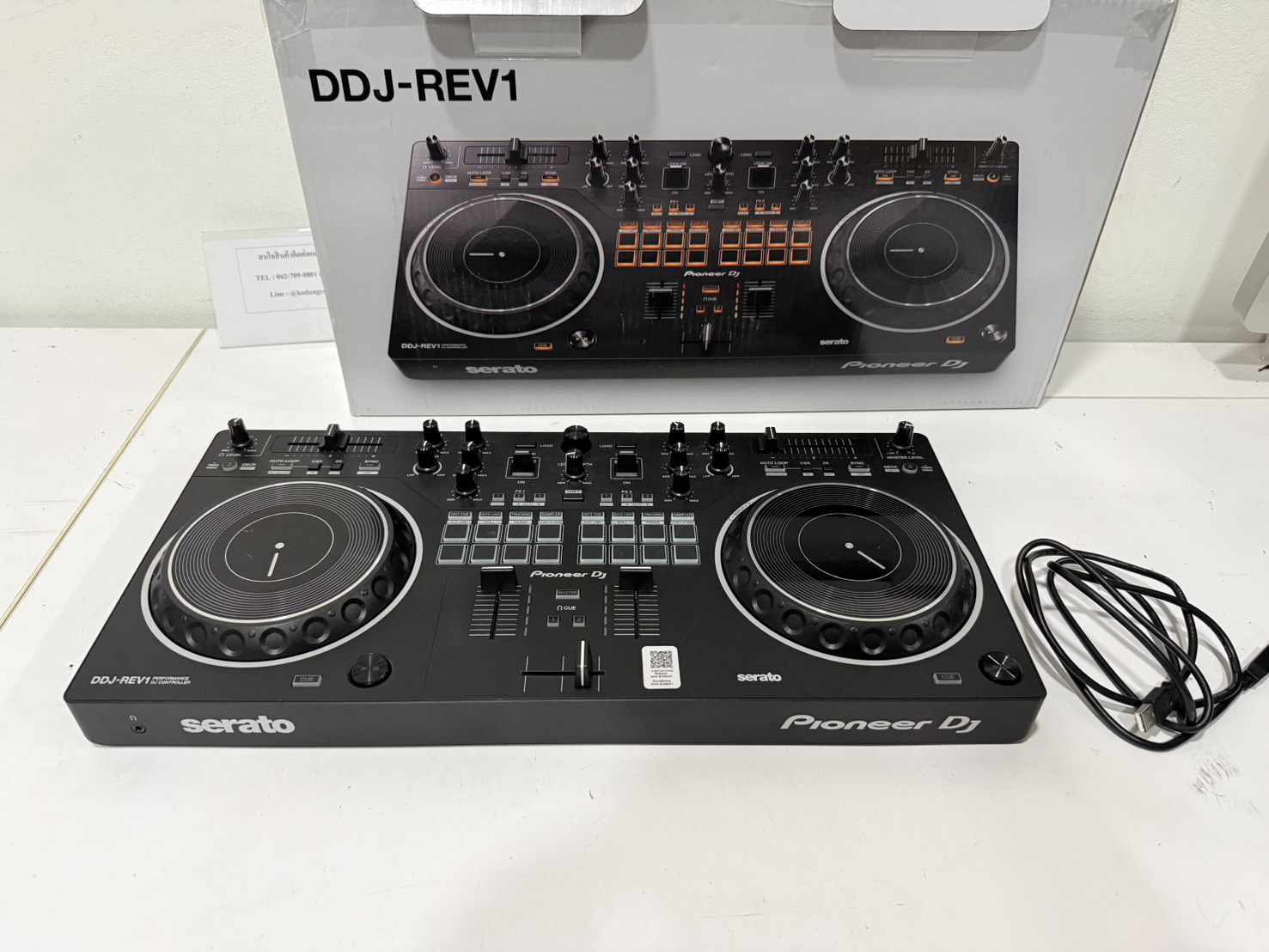 Pioneer DDJ-REV1 DJ Controller