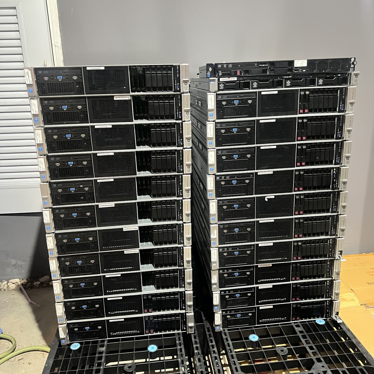 ขาย Hp server dl 380 Gen9 E5-2640v3 x2  tray x2  power x2  ไม่มี แรม  hdd