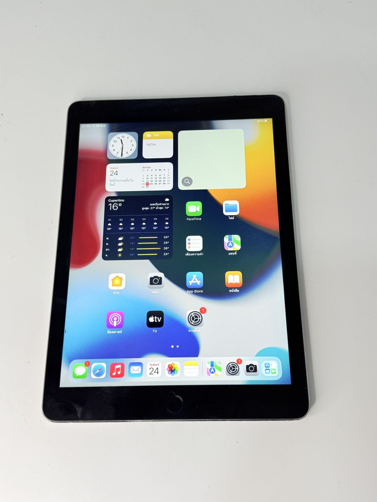 ขาย Apple iPad Air 2 64 GB No Adapter แบต 80% สีเพี้ยน จอเป็นรอยขนแมว