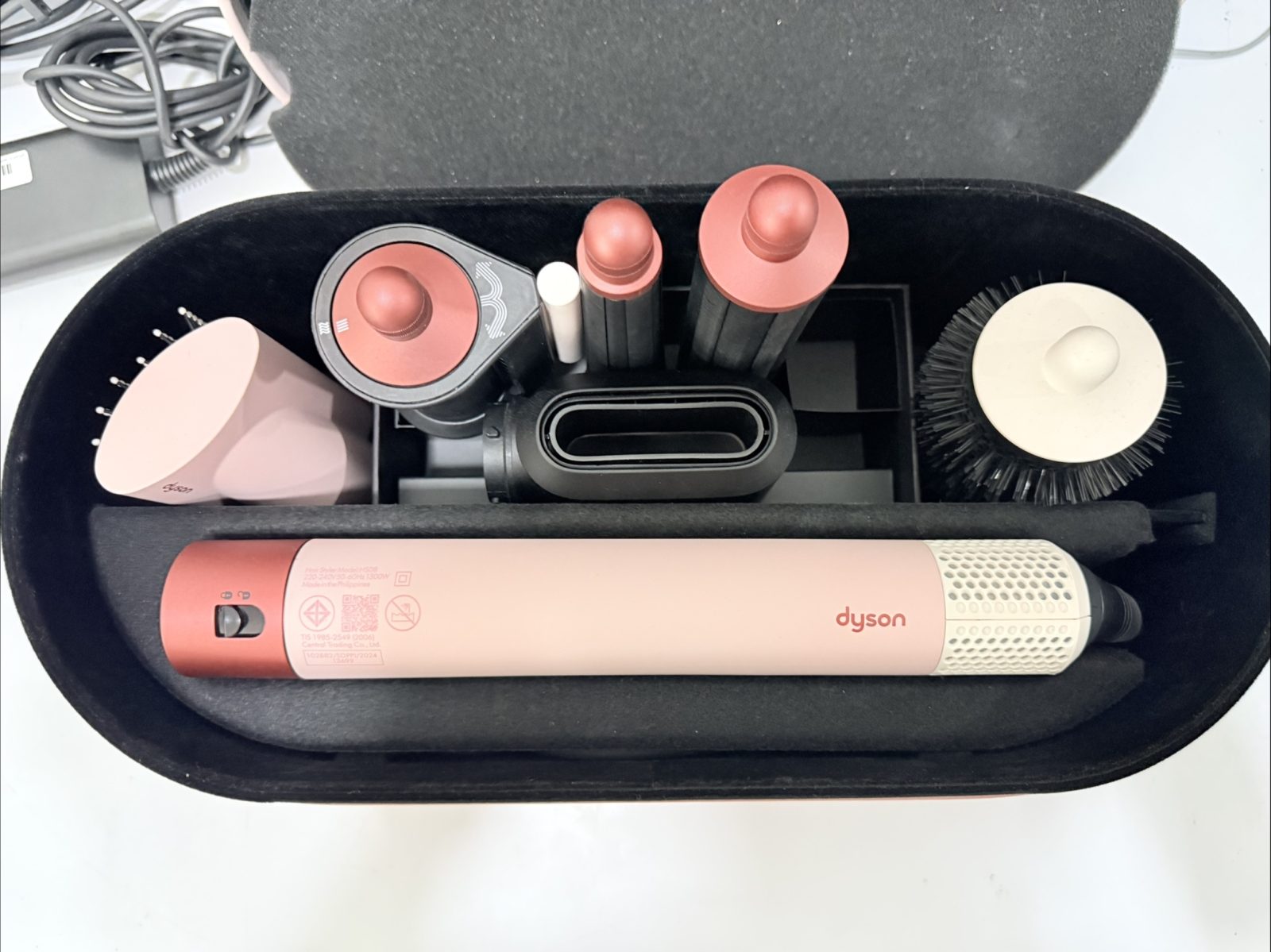 ขาย Dyson Airwrap id รุ่น HS08 + อุปกรณ์