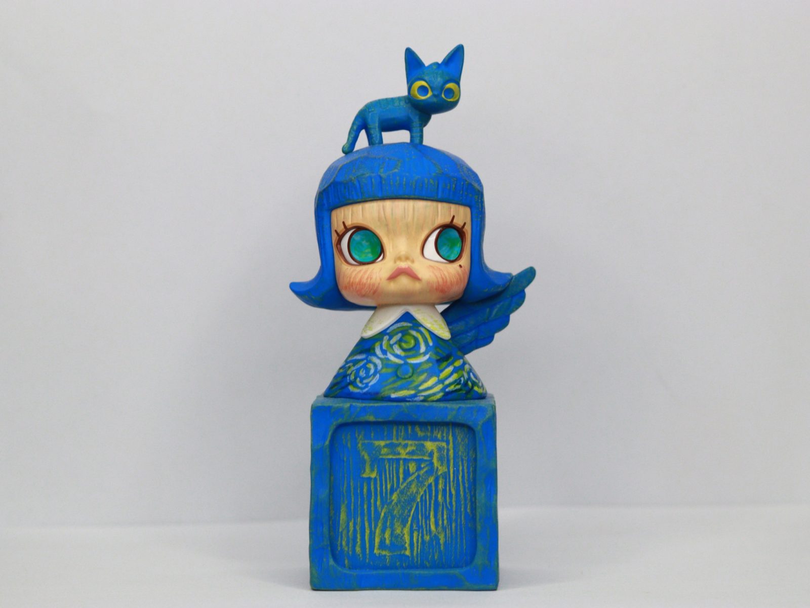 POP MART MOLLY Anniversary Statues Classical Retro 2 Series ในดีไซน์สีพิเศษ (Special Version) สไตล์งานศิลปะย้อนยุ