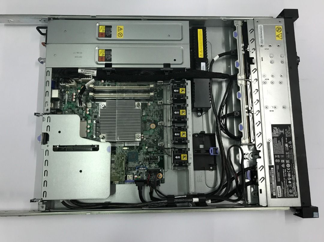 ขาย Lenovo System x3250 M6 E3-1220v5 ram 16GB sas 1.2 x2