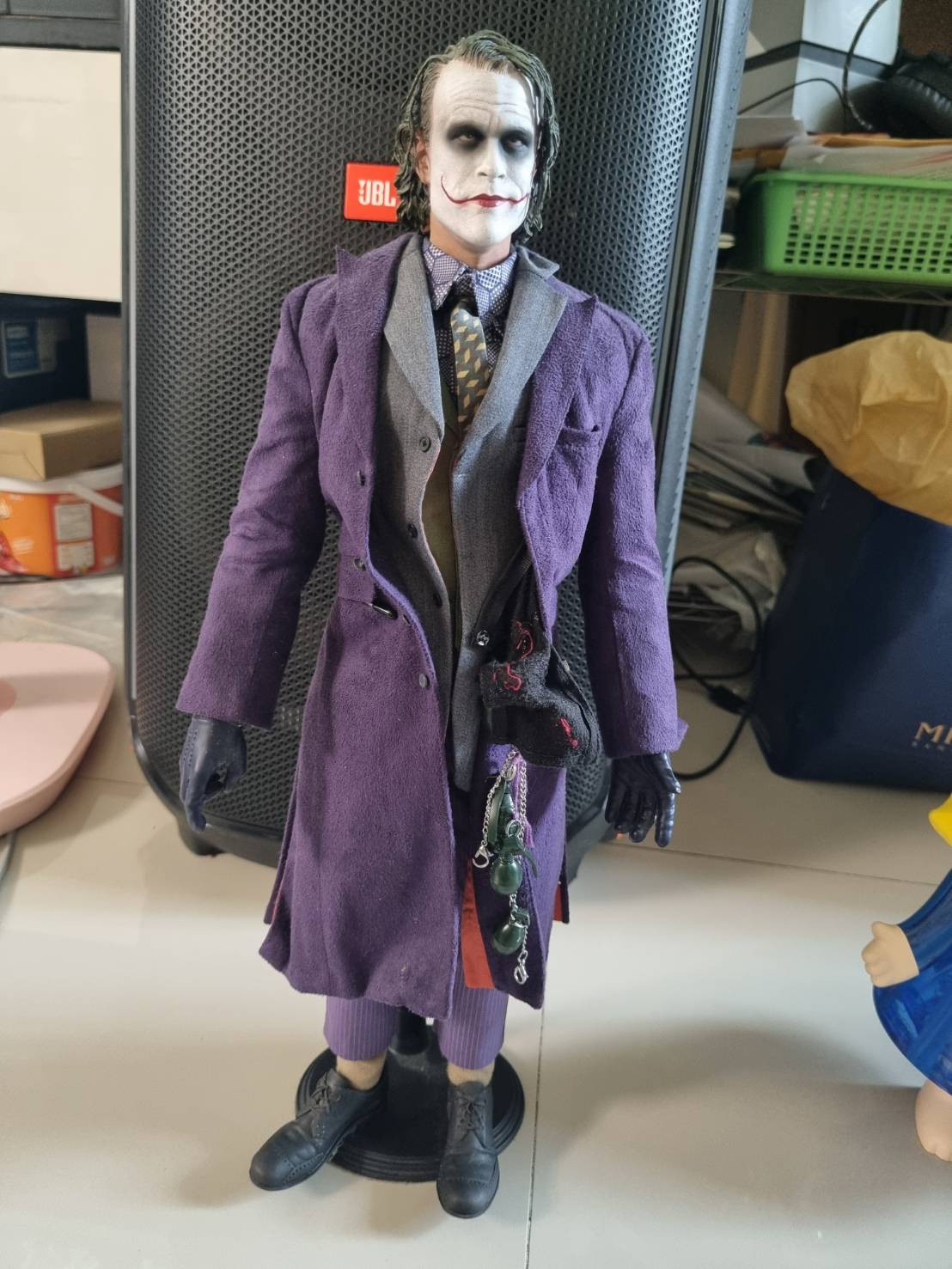 ขาย ฟิกเกอร์สะสมสเกล 1/6 ของตัวละคร The Joker จากภาพยนตร์ The Dark Knight