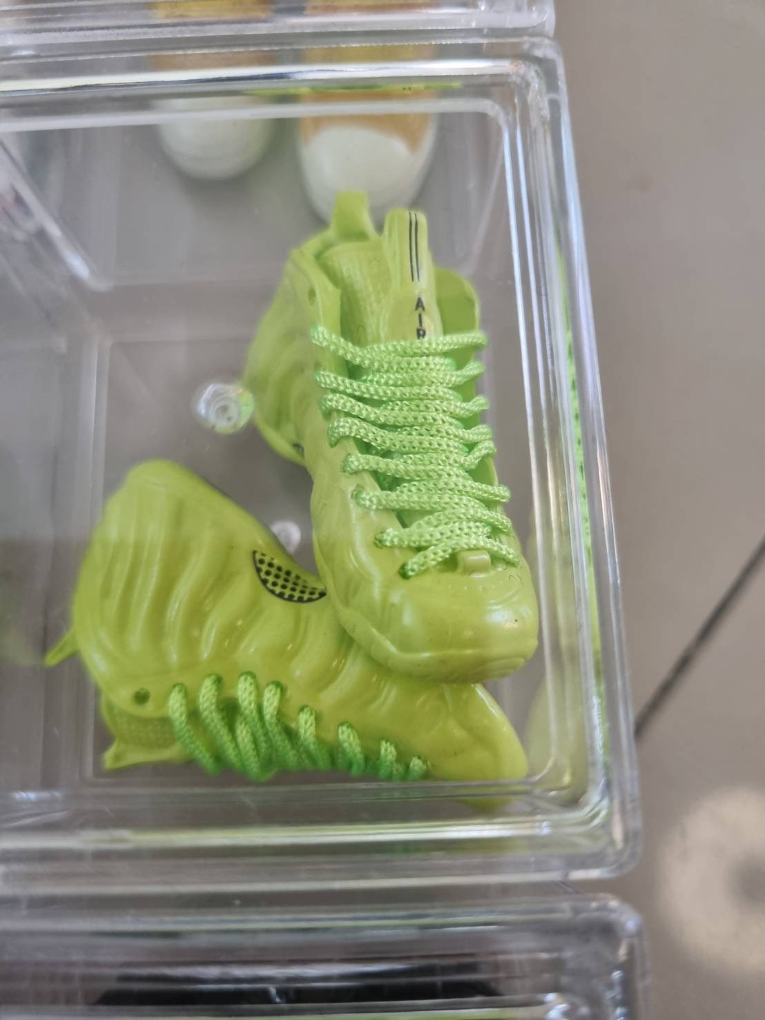 ขาย โมเดลรองเท้า Nike Air Foamposite One miniature sneaker collectible green