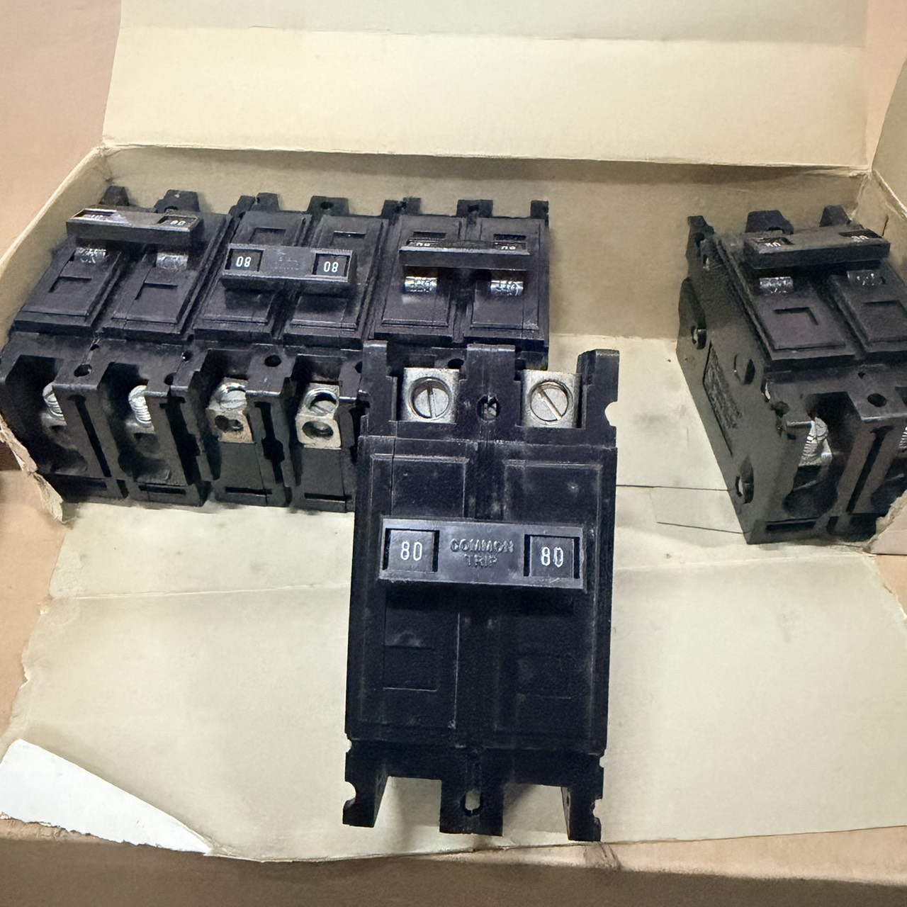 ขาย เซอร์กิตเบรกเกอร์ Westinghouse QC2080BS   Quicklag แบบ 2 Pole ขนาด 80 แอมป์