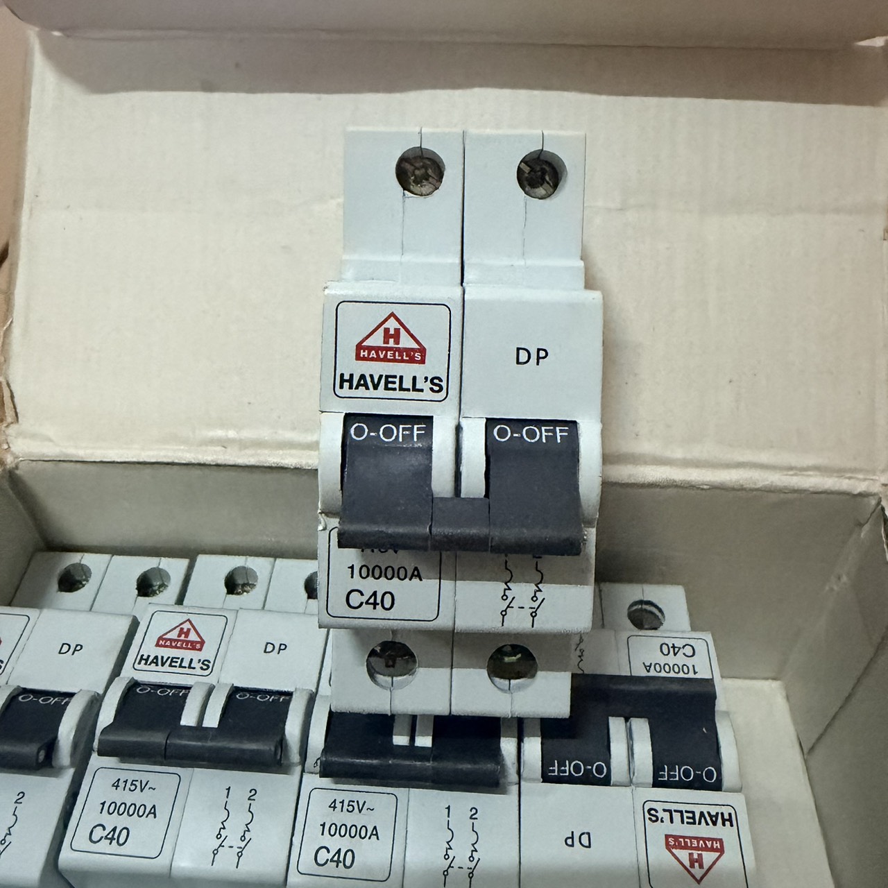 ขาย  เซอร์กิตเบรกเกอร์ Havells 415V-10000A C40