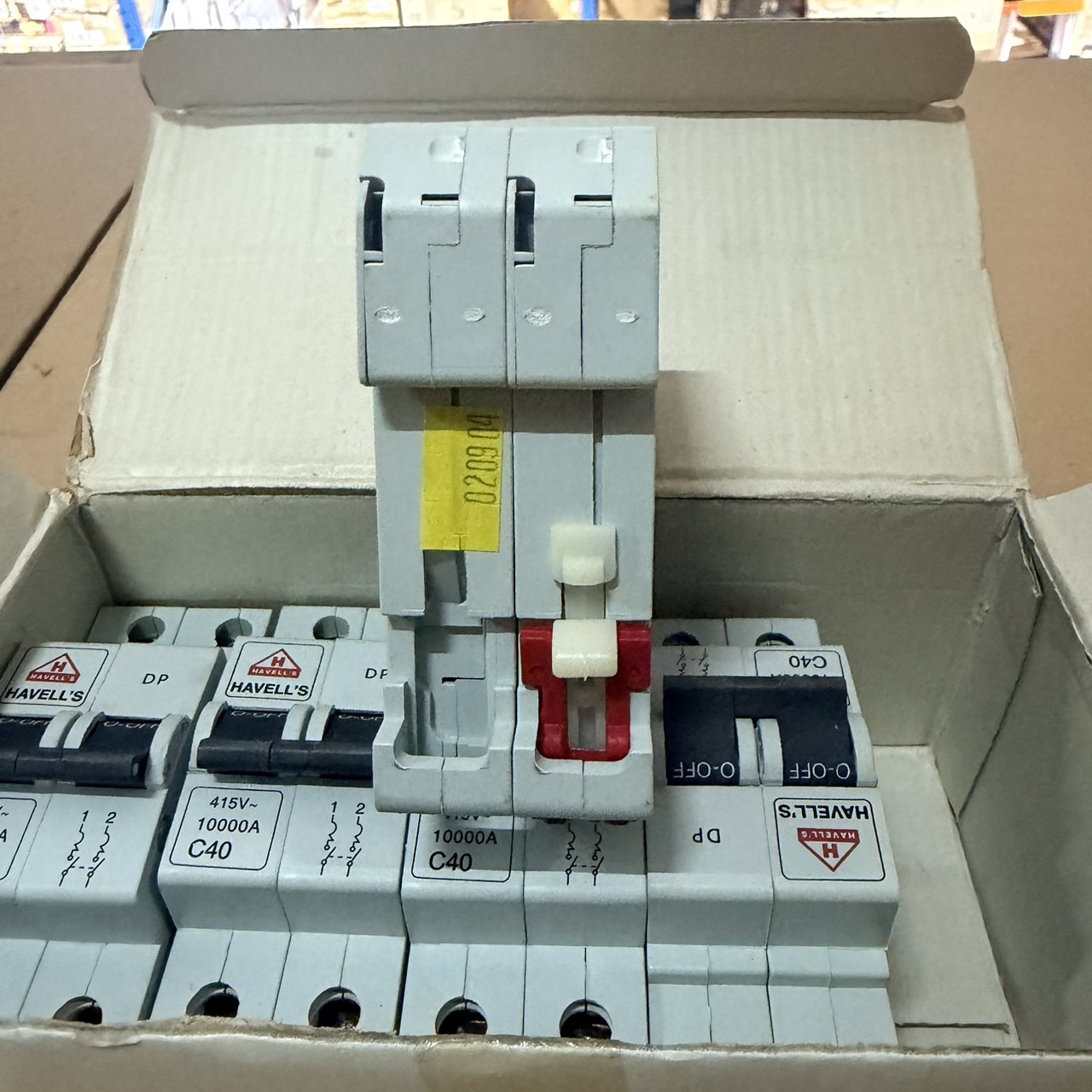 ขาย  เซอร์กิตเบรกเกอร์ Havells 415V-10000A C40 รูปที่ 2