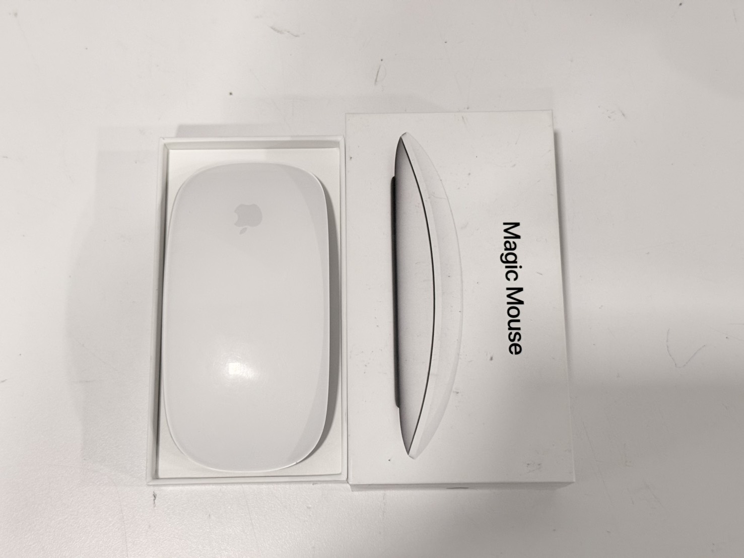 ขาย Apple Magic Mouse 2 (รุ่นโมเดล A1657) (พอร์ตชาร์จ Lightning ใต้เมาส์)