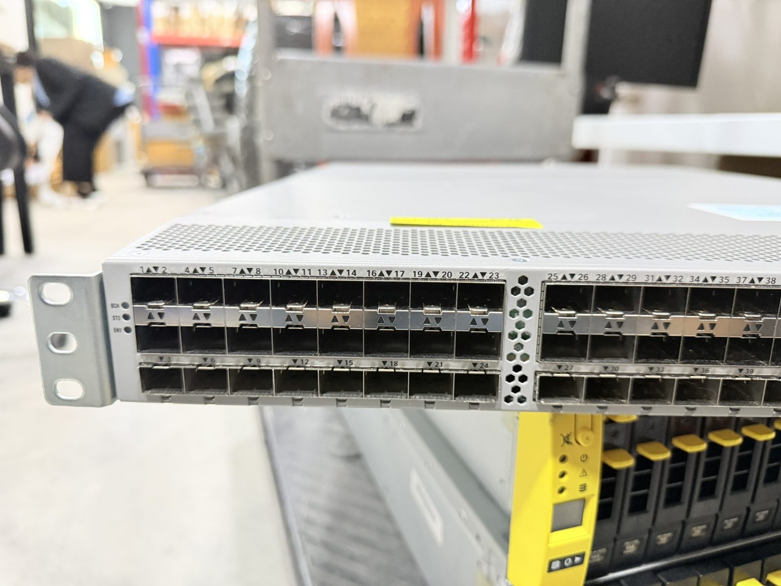 ขาย Cisco Nexus N9k-C93240YC-FX2