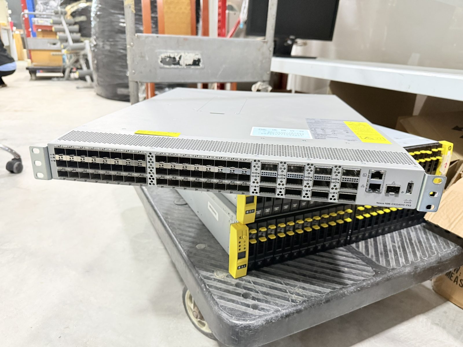 ขาย Cisco Nexus N9k-C93240YC-FX2 รูปที่ 2