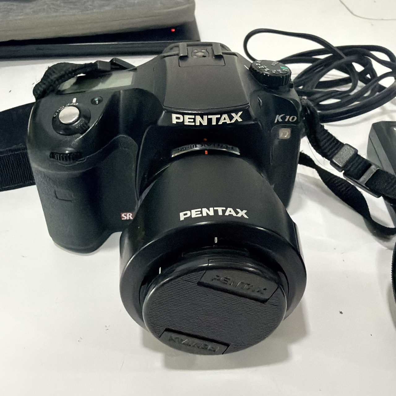 ขาย กล้อง Pentax K10D+ เลนส์ x2 + ที่ชาร์จ *** เลนส์ มีรอย 1 ตัว