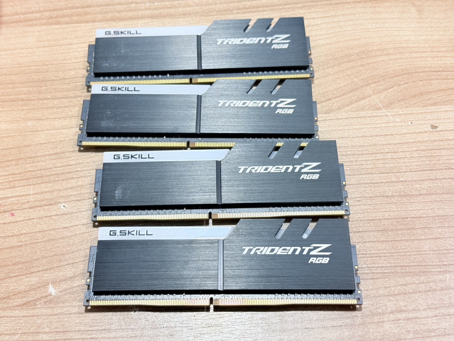 ขาย แรมพีซี DDR4 16GB (8x2) G.Skill Trident Z RGB 8GBx2 DDR4-3000