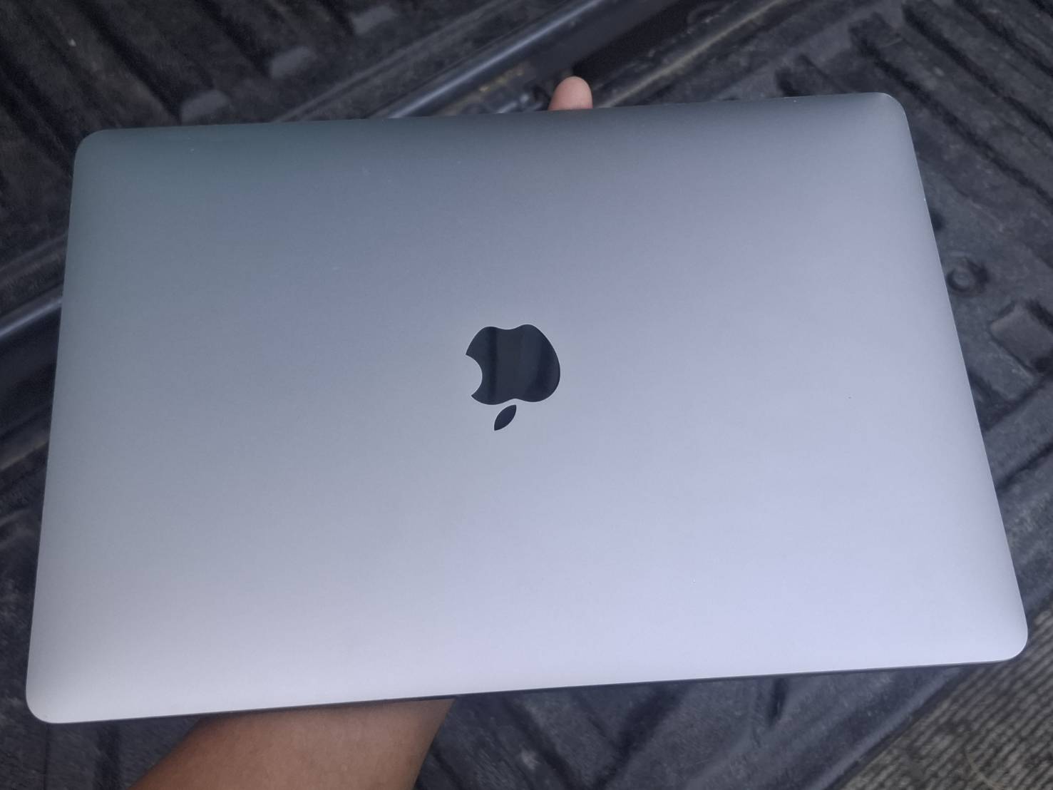 ขาย a2159 macbook MacBook Pro (13 นิ้ว 2019 พอร์ต Thunderbolt 3 จำนวน 2 พอร์ต)  งานช่าง งานบริษัทเหมามาติดไอคาว เอาไปเป็นอะไหล่ คุ้ม