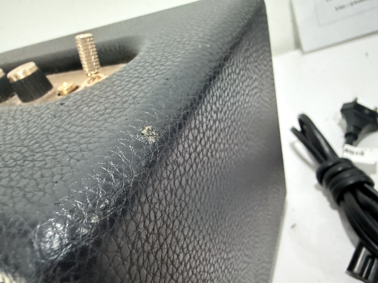 ขาย ลำโพง Marshall ACTON III + สาย AC มี รอยถลอก รูปที่ 3