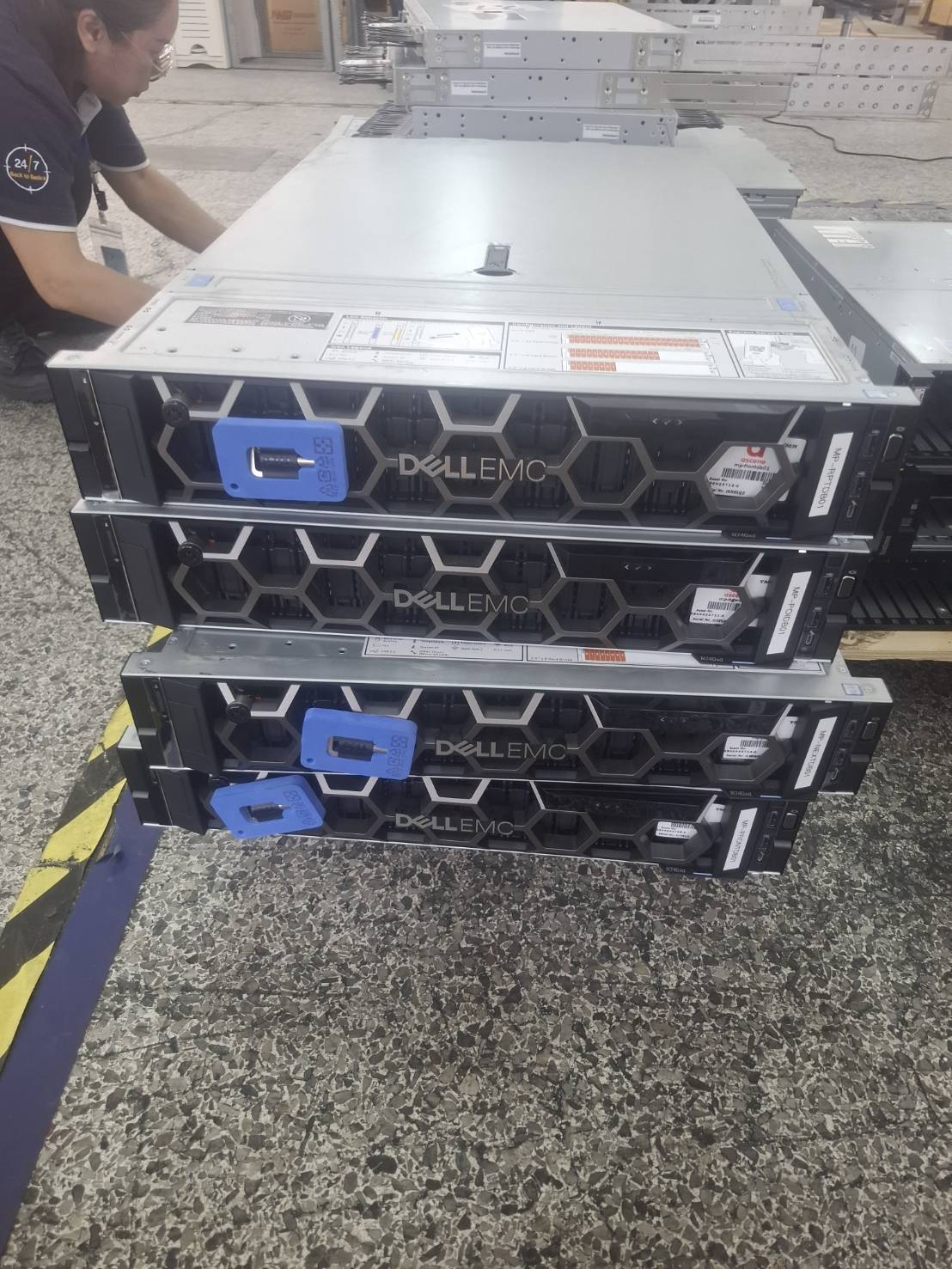 ขาย Dell R740 Xd Xeon Gold 6138 x2 ram 32GB SSD 240 x2